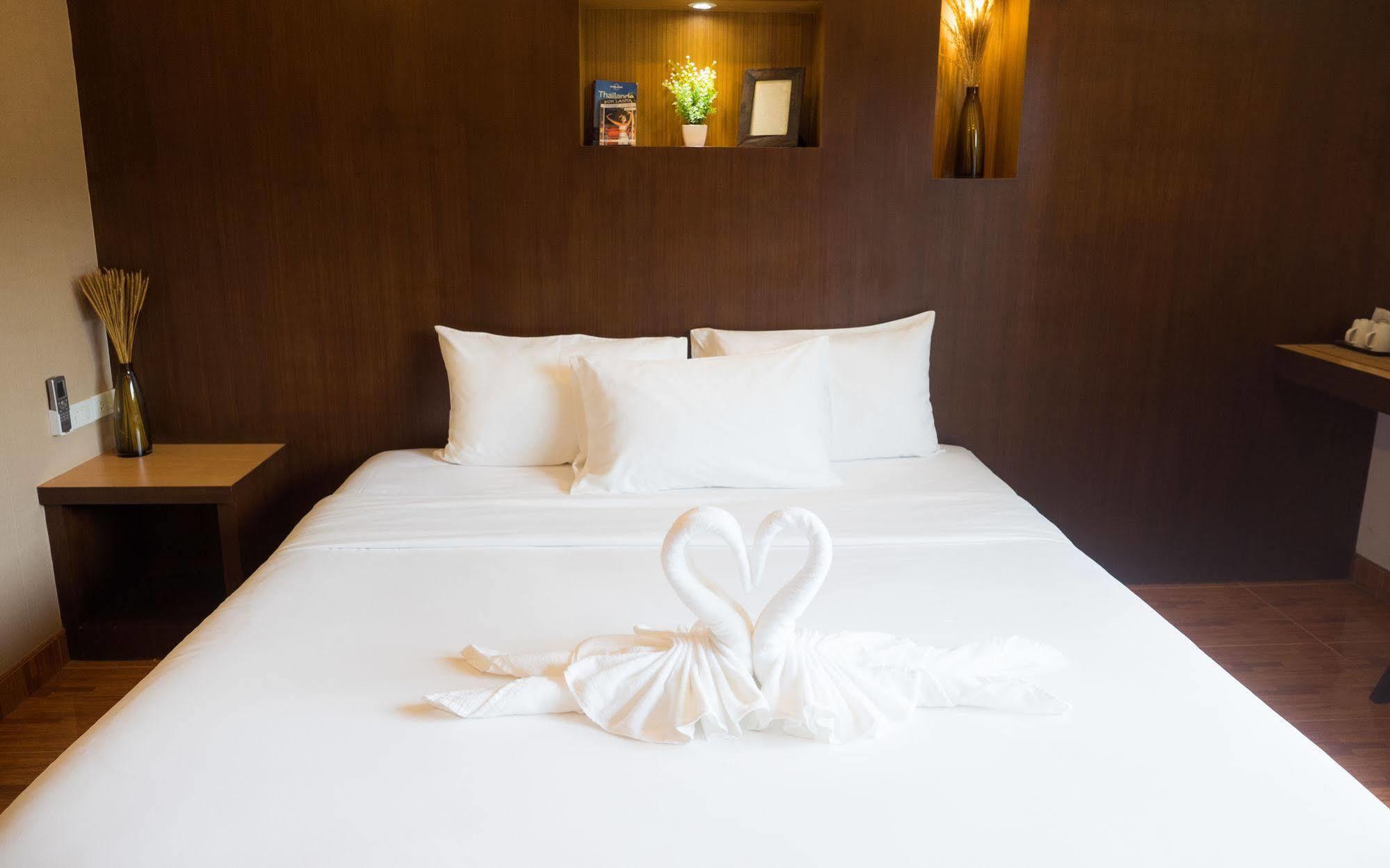 Tree Hug Home Patong Экстерьер фото